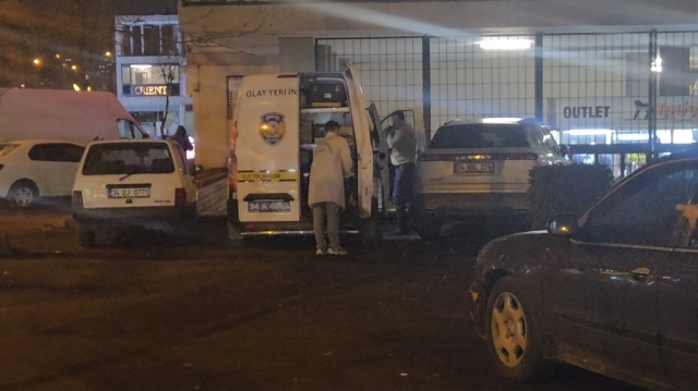 İstanbul'un orta yerinde banka soygunu! Tomar tomar götürdü