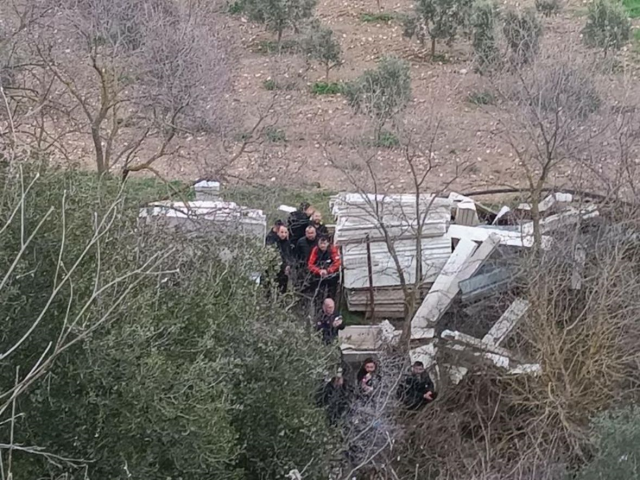 İzmir'de otomobil, dere üzerindeki köprüden geçerken sele kapıldı: 2 ölü İzmir'de otomobil, dere üzerindeki köprüden geçerken sele kapıldı: 2 ölü