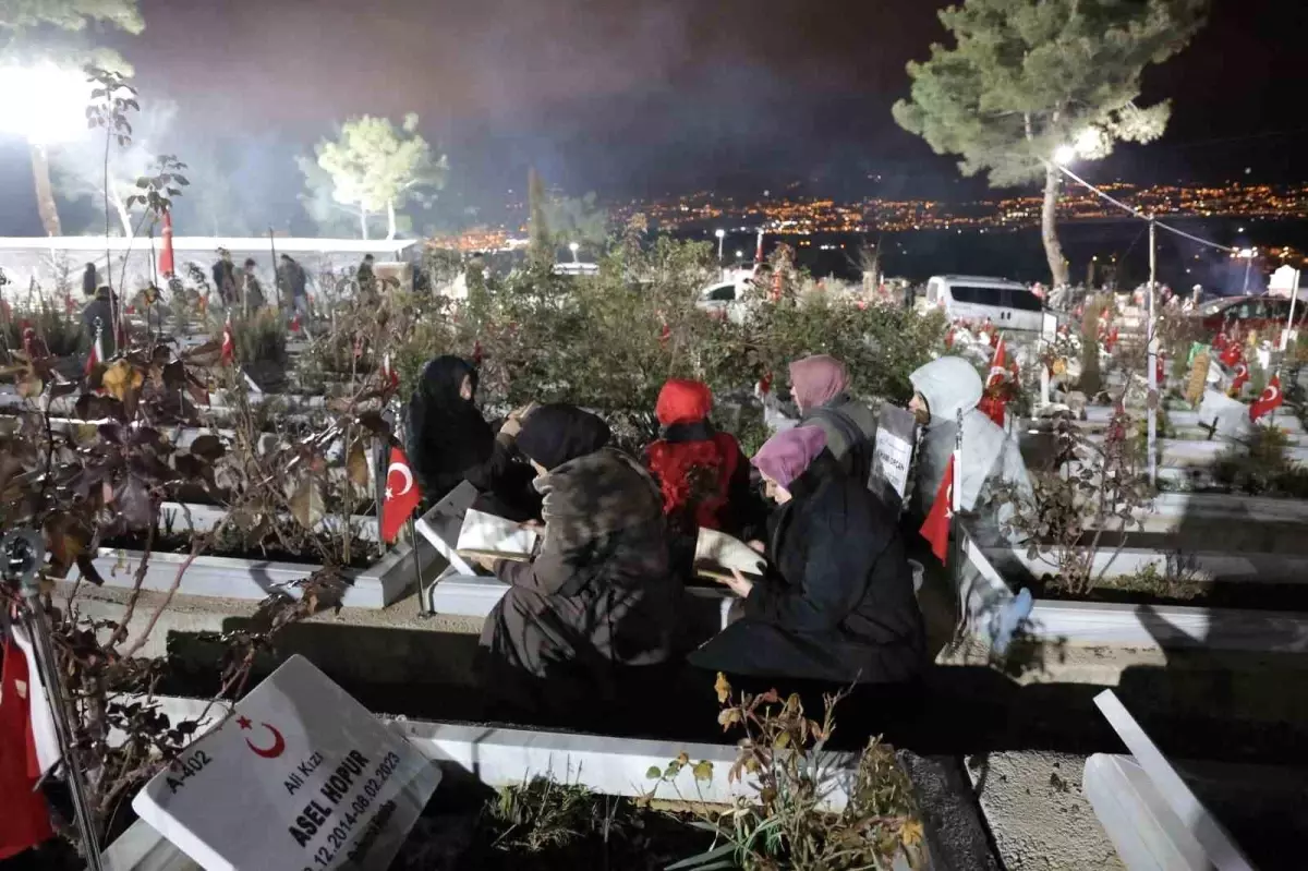 3 yıldır dinmeyen acı! Gece yarısı herkes mezarlığa koştu