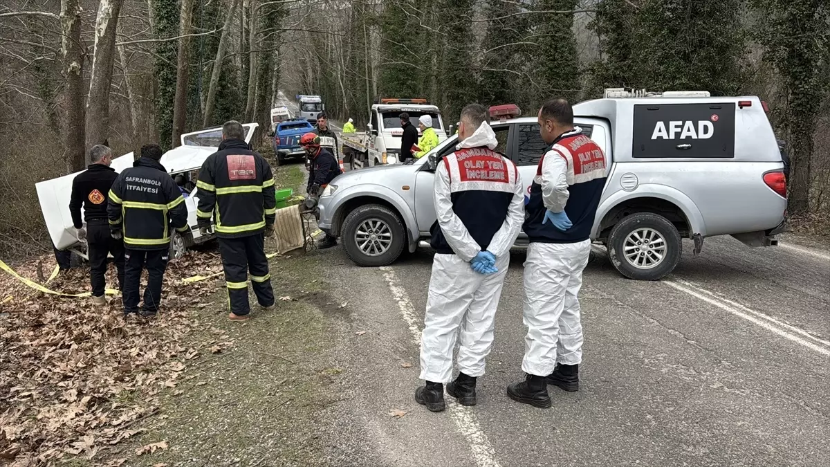 Otomobilin ağaca çarpması sonucu 1 ölü, 2 yaralı