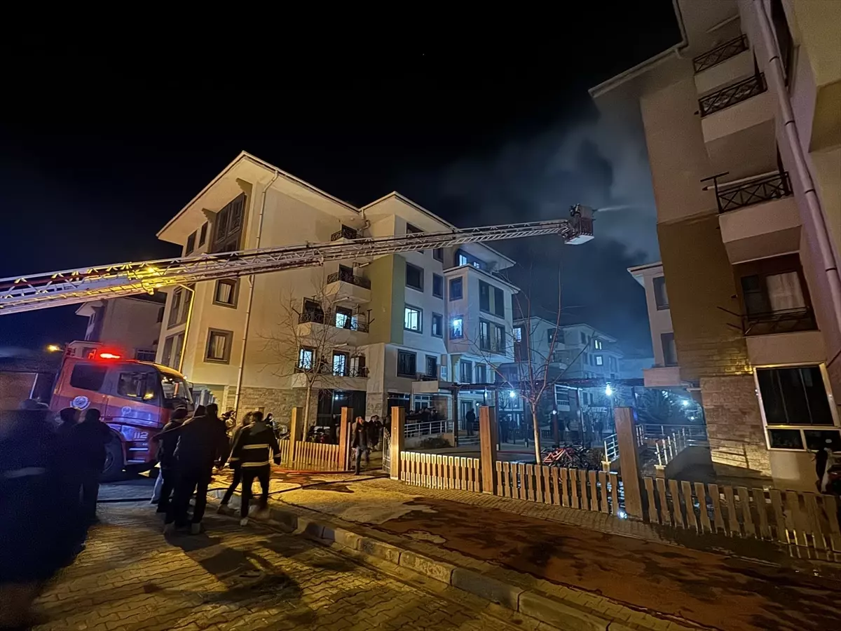 Karaman\'da Yangın: 10 Kişi Hastaneye Kaldırıldı