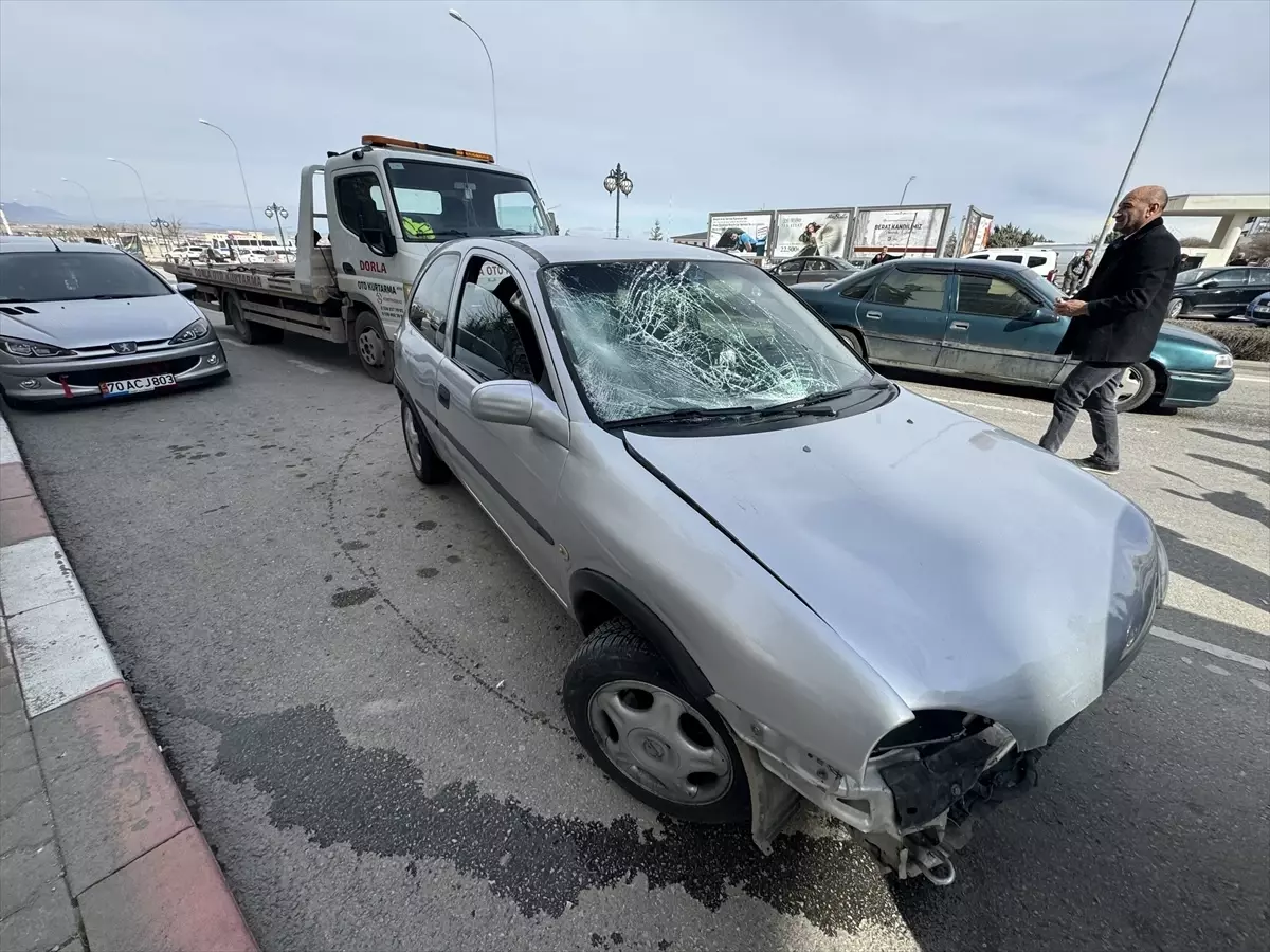 Karaman\'da otomobil ile çarpışan motosikletteki 2 kişi yaralandı