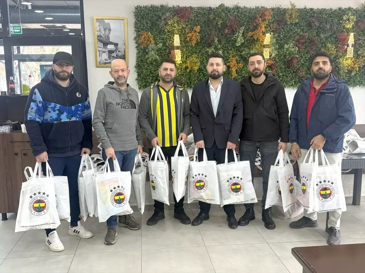 Karamürsel Fenerbahçeliler Derneği\'nden Çocuklara Anlamlı Ziyaret