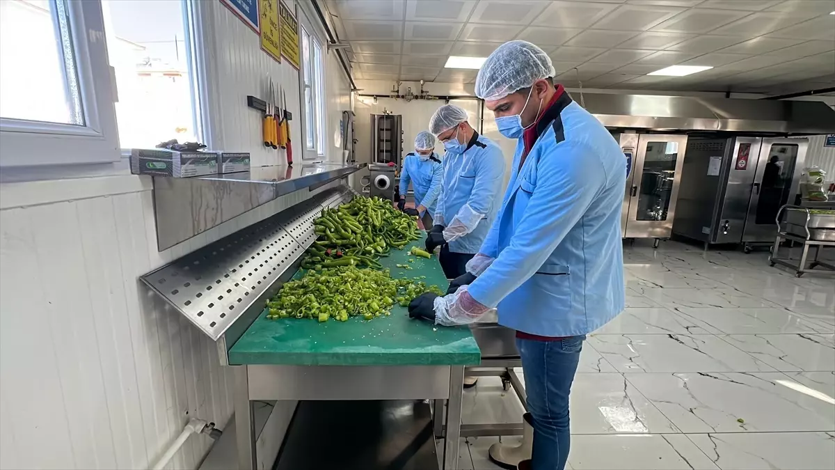 Erciş\'te Kışın Sıcak Yemek Hizmeti