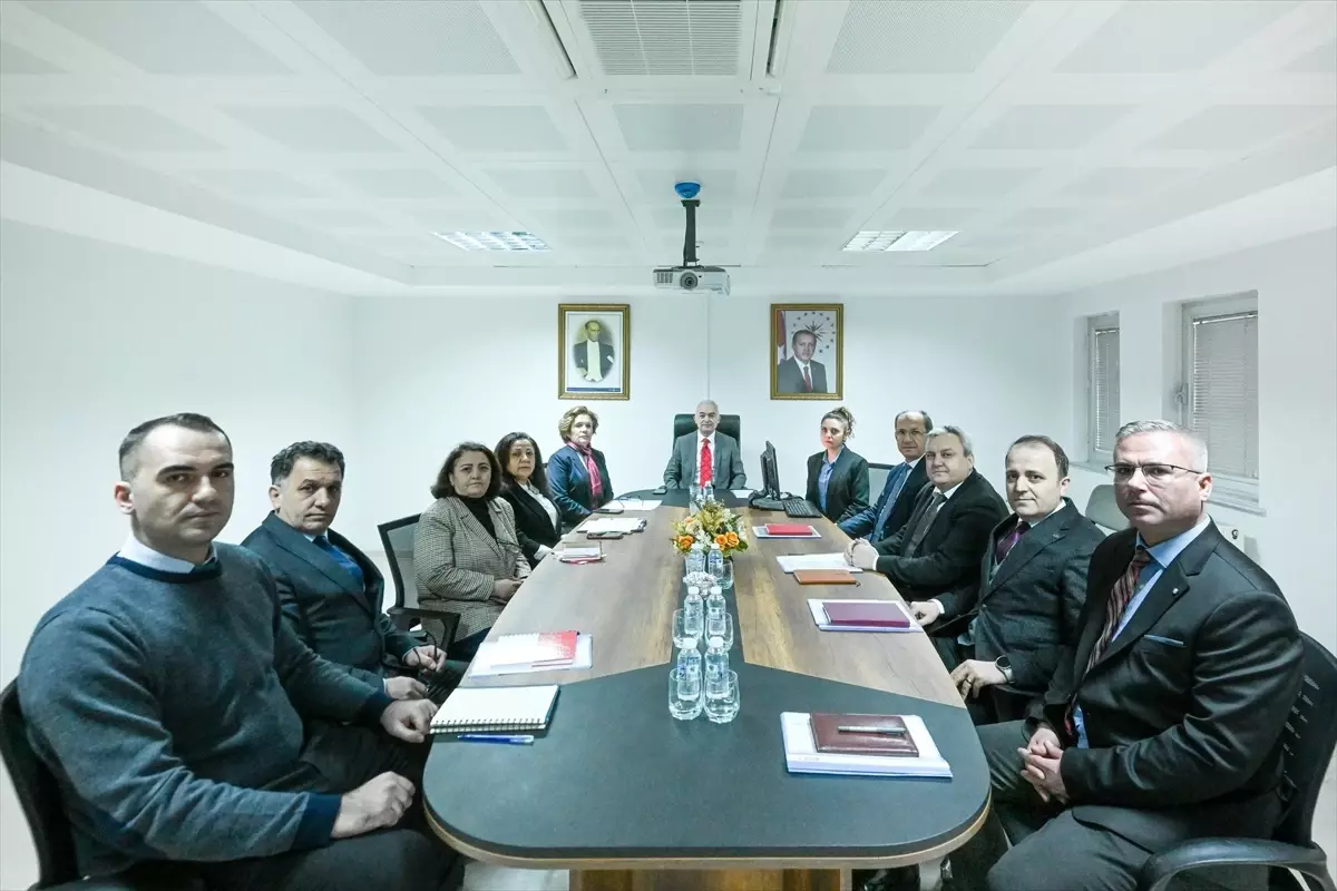 Vali Turan Nüfus Müdürlüğü\'nde İnceleme Yaptı