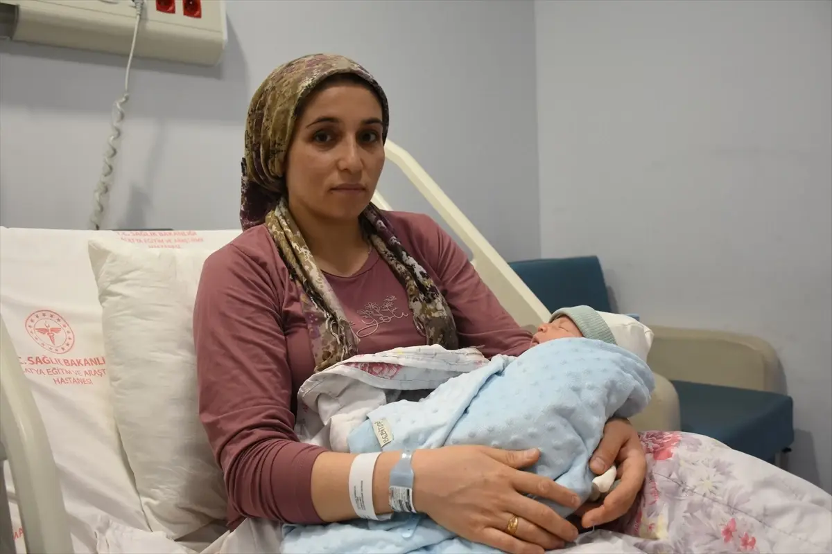 Depremde Kızını Kaybeden Anne, Aynı Gün Doğum Yaptı