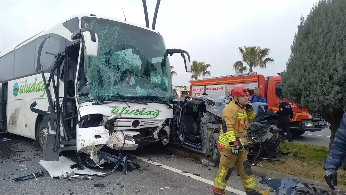 Manisa\'da Zincirleme Kaza: 6 Yaralı