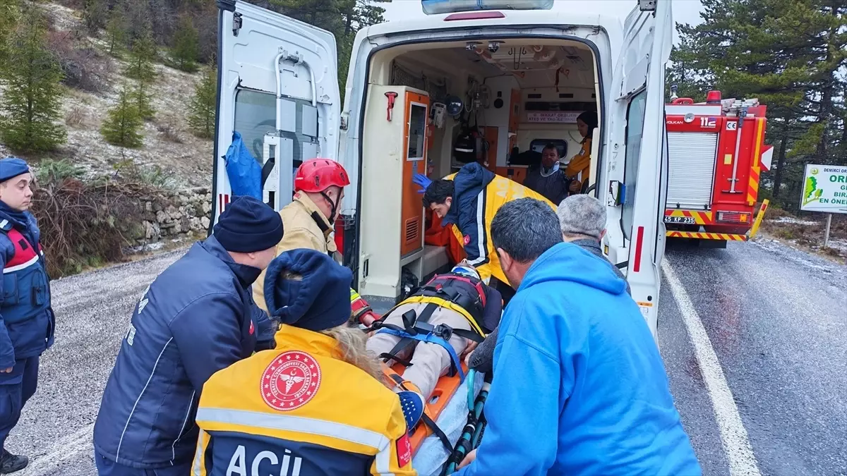 Demirci\'de Trafik Kazası: 2 Yaralı