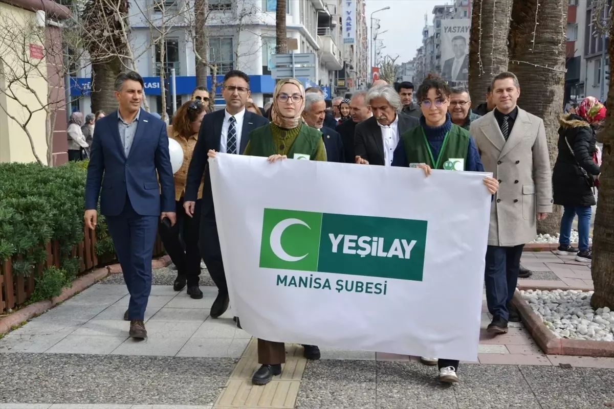 Yeşilay Manisa\'da Sigarayı Bırakma Yürüyüşü Düzenledi