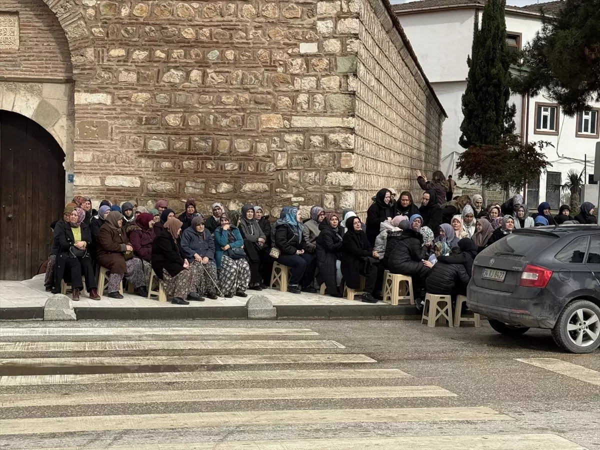 Trafik Kazasında Hayatını Kaybeden Genç Kadın Toprağa Verildi