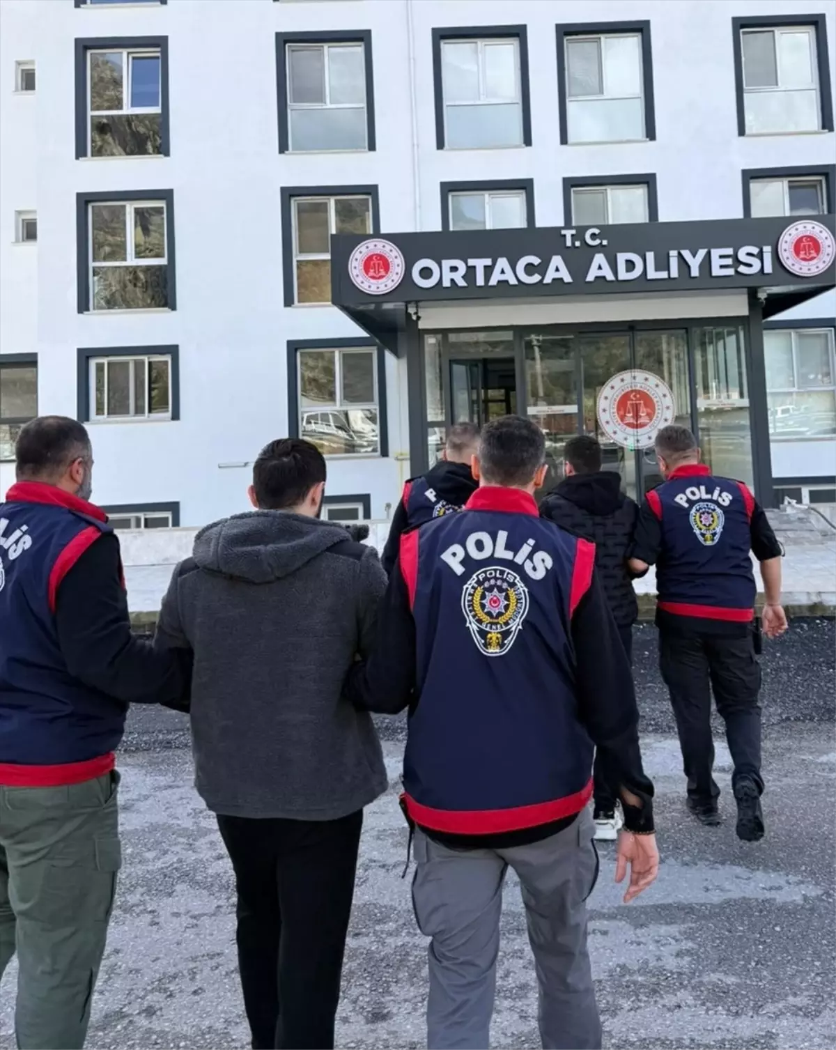 Muğla\'da Sahte Ehliyetle Firari Hükümlüler Yakalandı