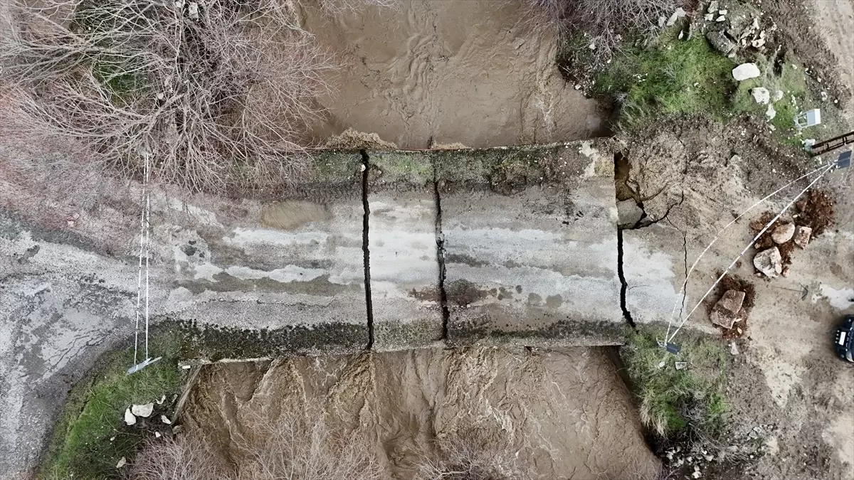 Seydikemer\'de Köprü Çöktü