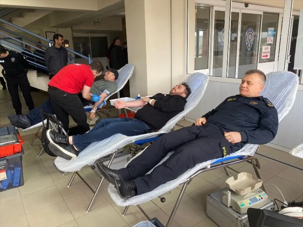 Nazilli Emniyet\'ten Kızılay\'a Kan Bağışı