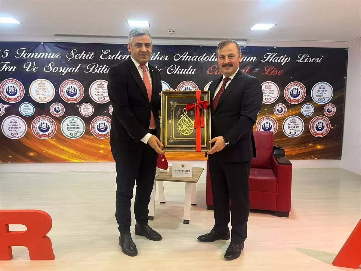 Niksar Kaymakam Perçi, öğrencilerle buluştu