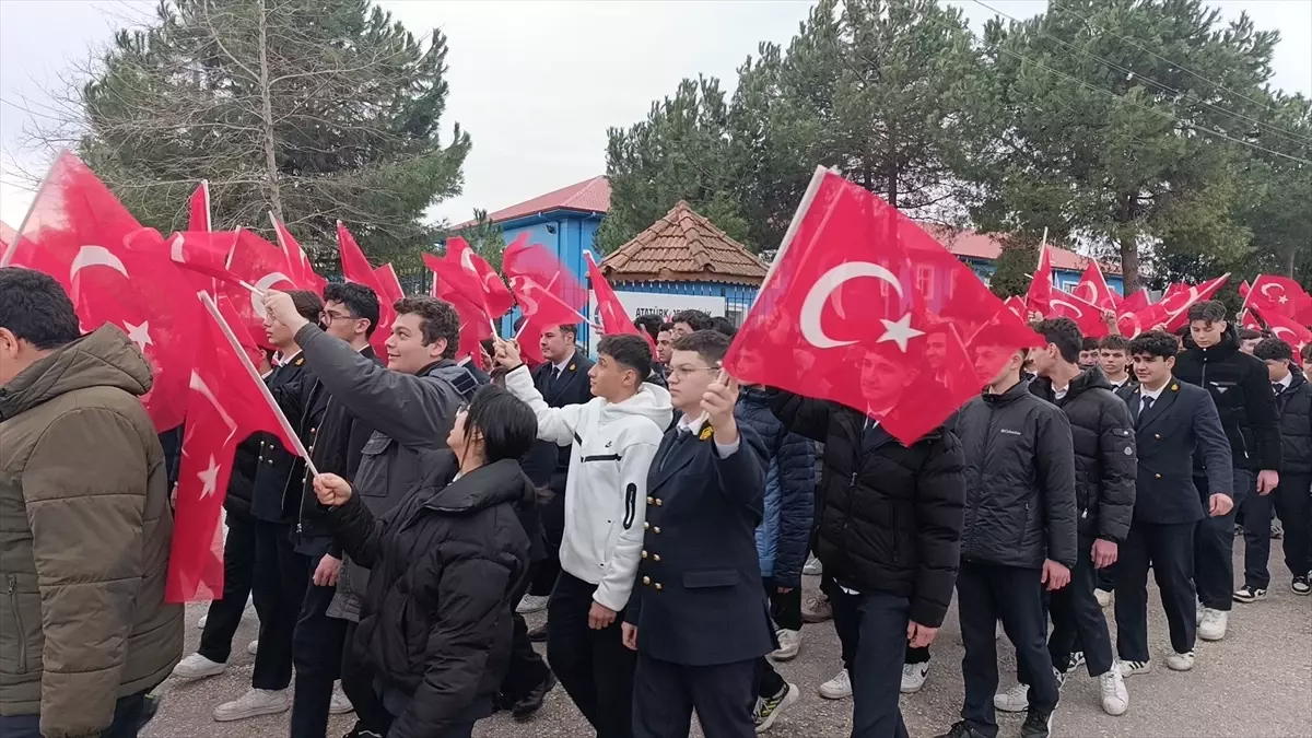 Ordu\'da Öğrencilerden Bayrak Yürüyüşü