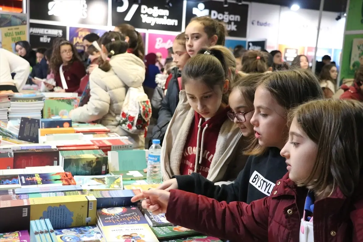 Çocuk Edebiyatı Fuarı Sakarya\'da Açıldı