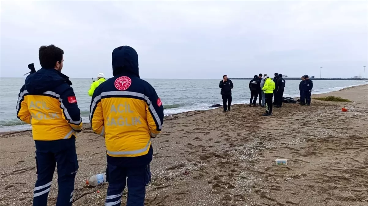 Karasu\'da Sahilde Erkek Cesedi Bulundu