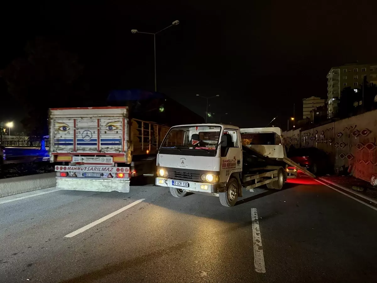 Samsun\'da Zincirleme Trafik Kazası: 1 Yaralı