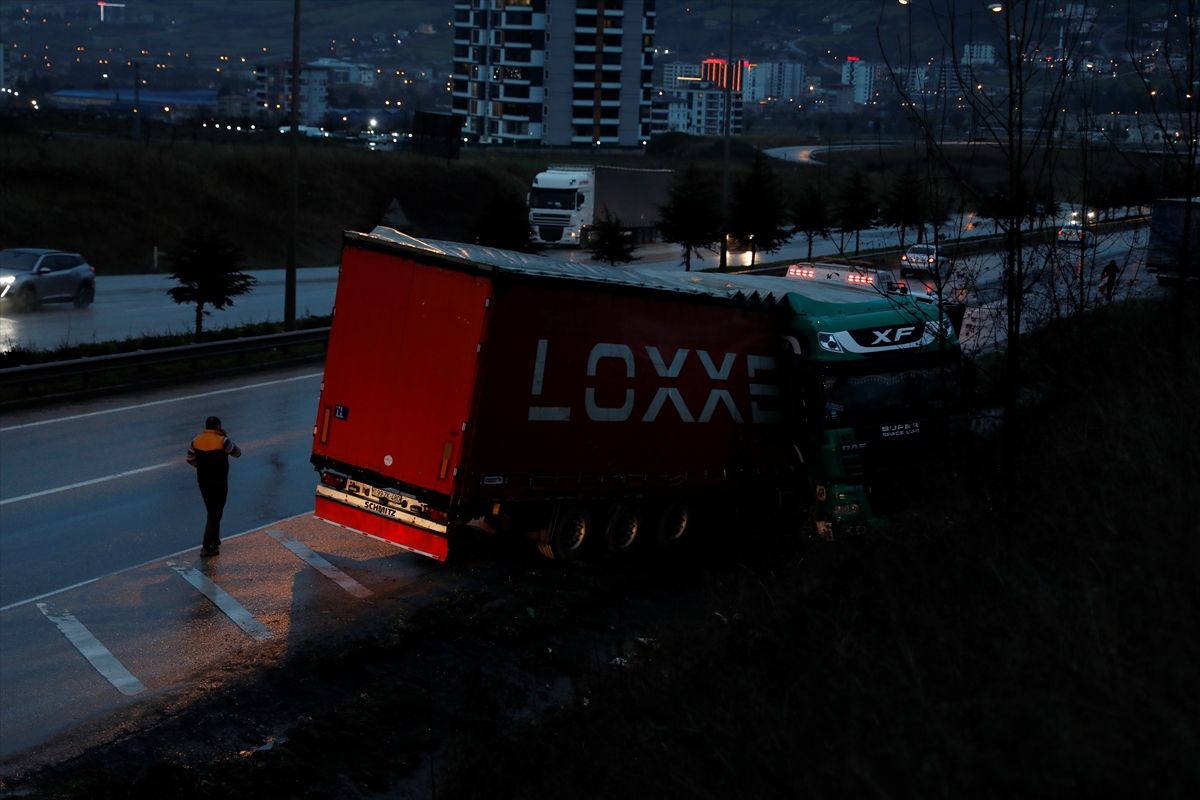 Tır Kazası: Sürücü Yaralandı
