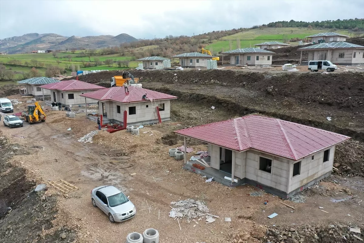 Sındırgı\'da Depremzedelere 380 Konut Yapılıyor