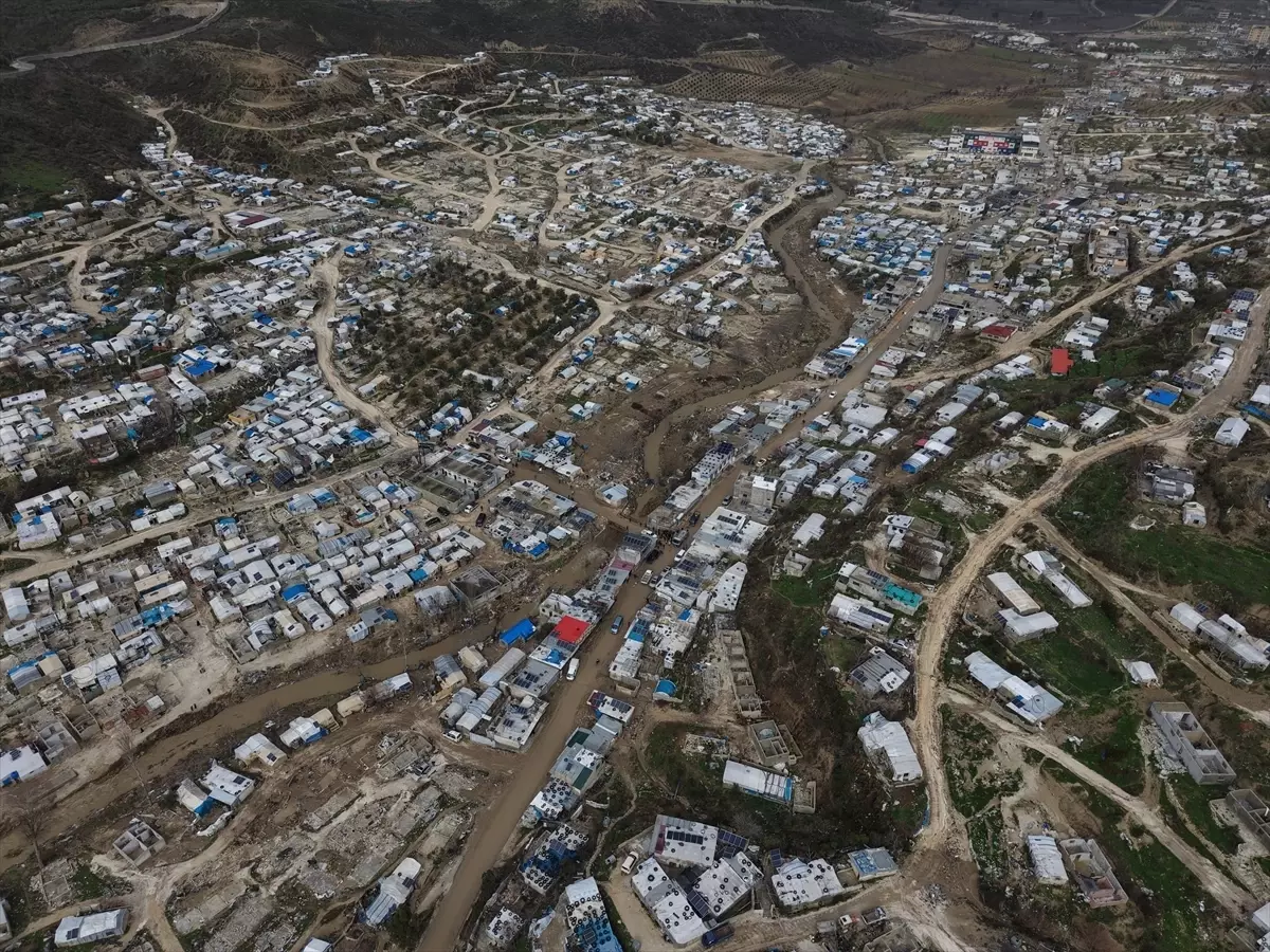 İdlib\'de Sel Felaketi: 300 Çadır Kullanılamaz Hale Geldi