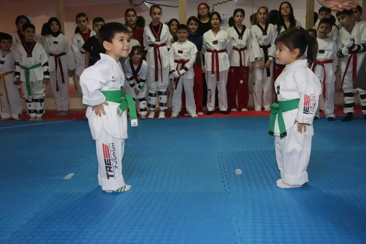 Taşova Kaymakamı Kartal\'dan tekvando kursuna ziyaret