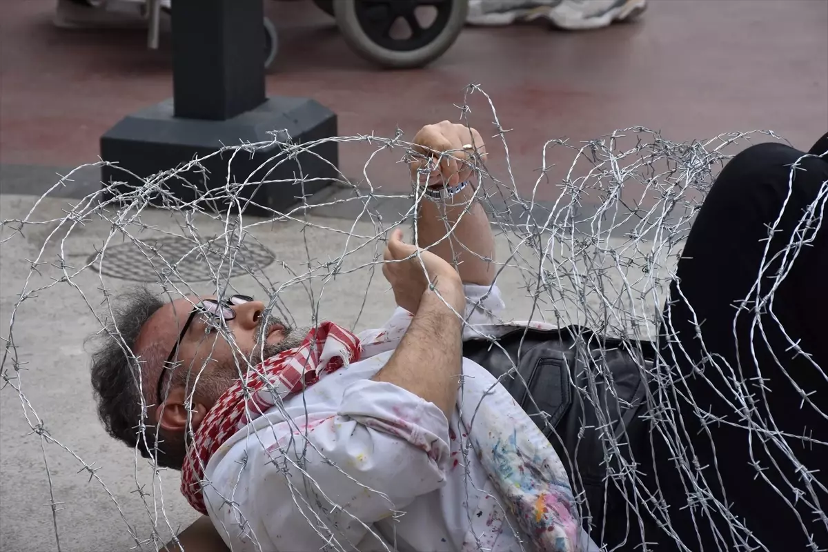 Doktor Sağlam\'dan Gazze Protestosu