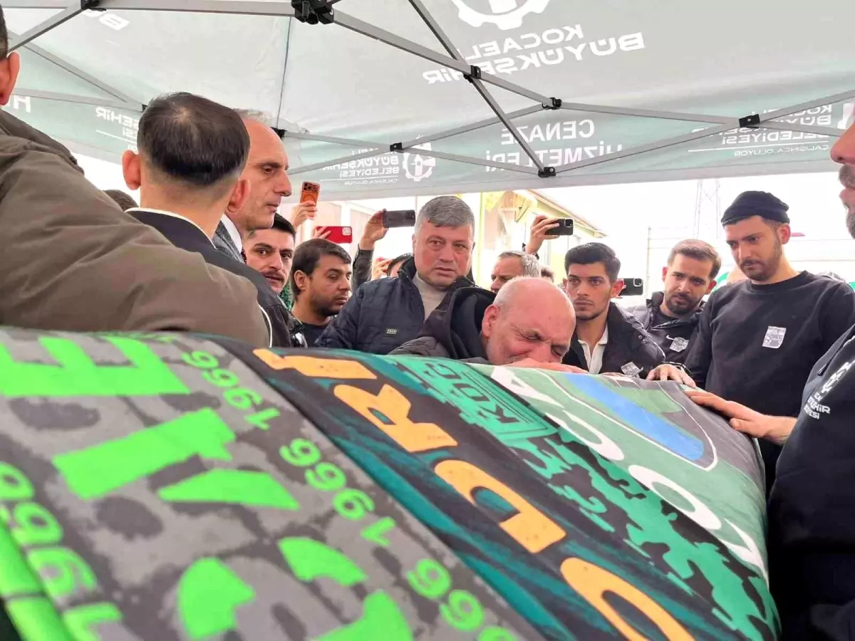 Tribünden düşerek ölen taraftarın babasından yürek yakan feryat