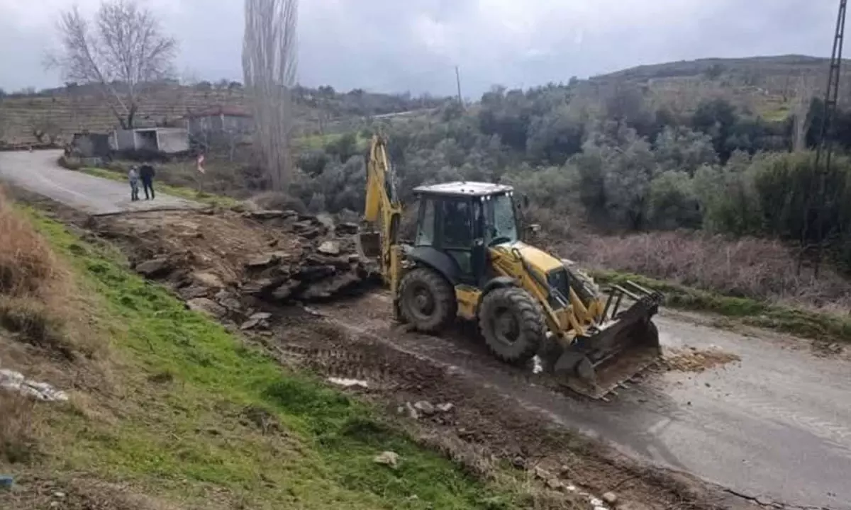 Turgutlu\'da Sağanak Yağış Sonrası Taşkın ve Çöken Ev