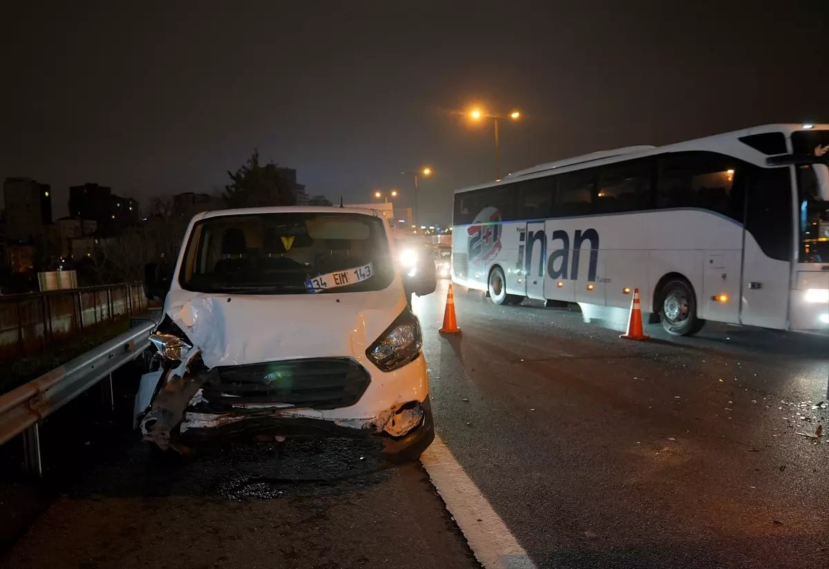 TEM Otoyolu\'nda 8 araç birbirine girdi! Trafik kilitlendi