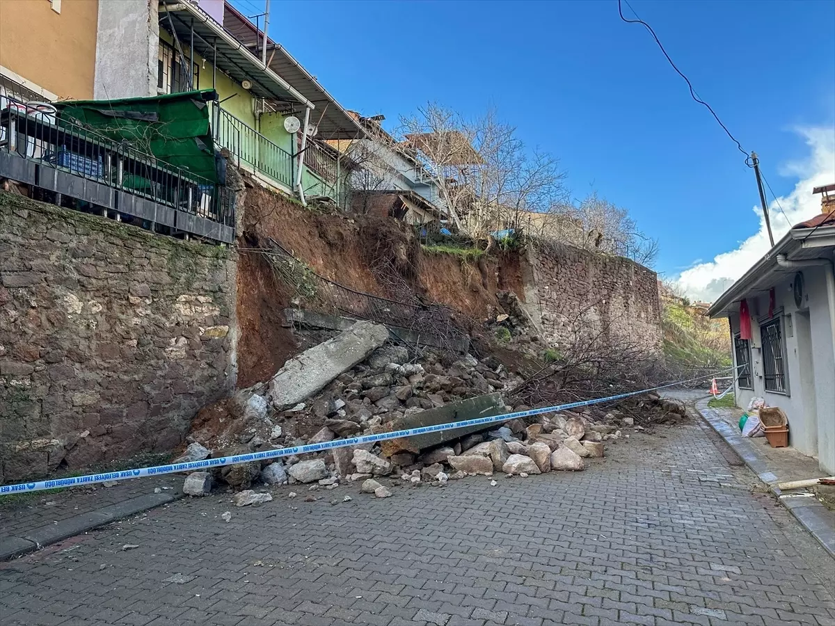 Uşak\'ta Evler Tahliye Edildi