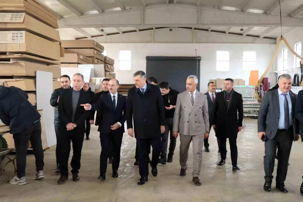 Vali Çiftçi Oltu\'da Yatırımları İnceledi