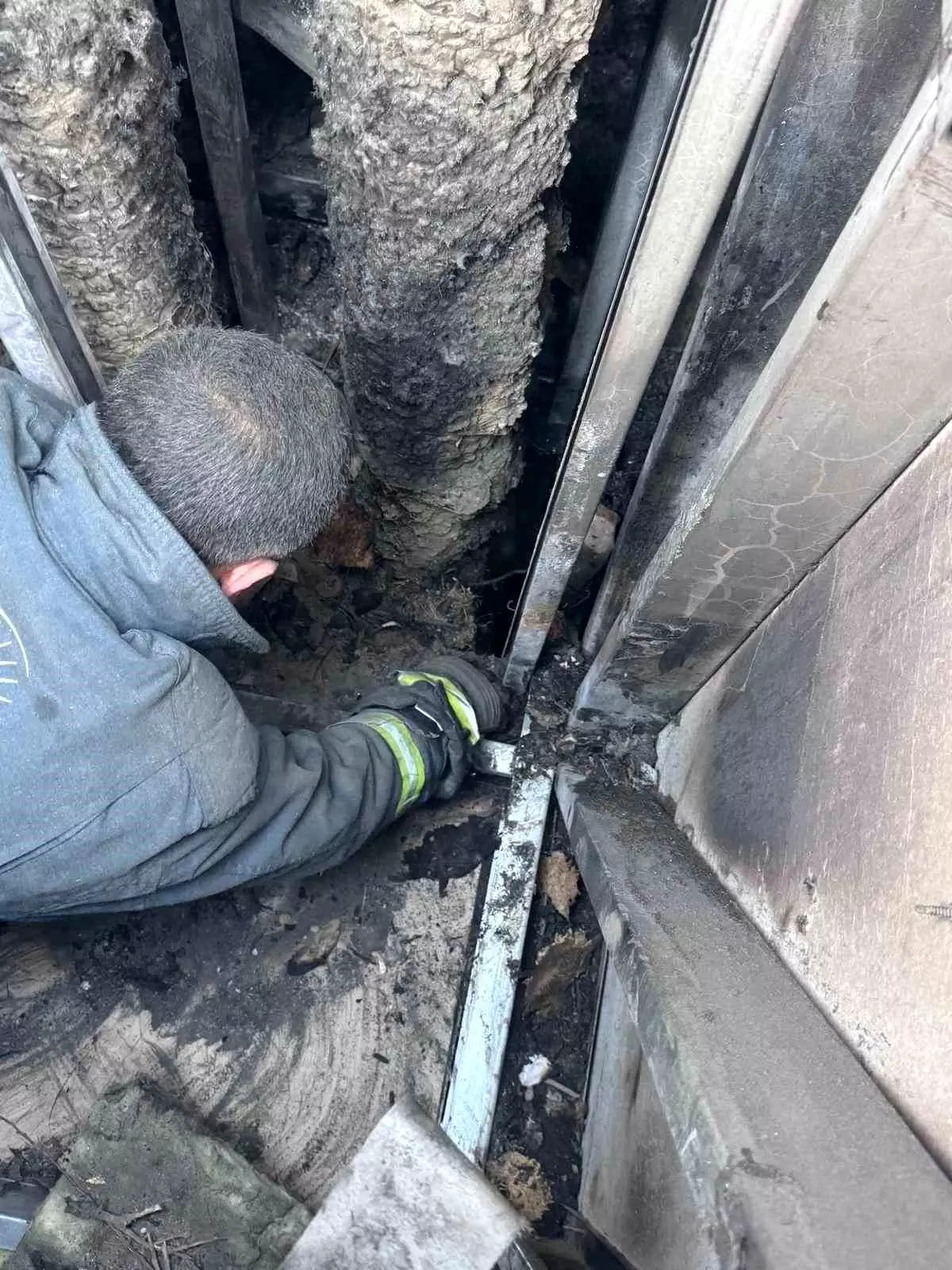 Tuşba\'da Çatı Yangını Söndürüldü