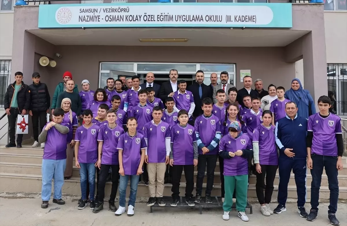 Özel Gereksinimli Öğrencilere Samsunspor Forması