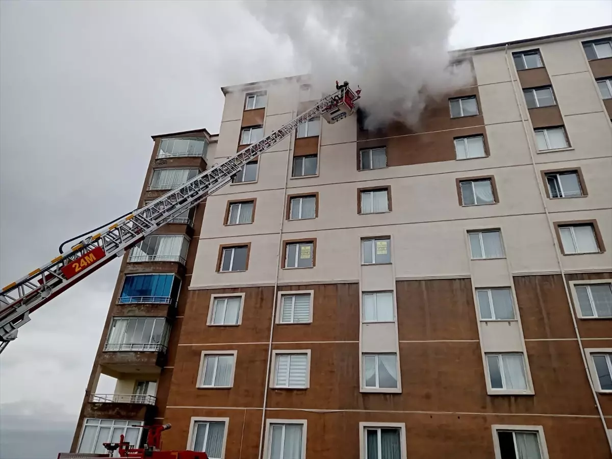 Yozgat\'ta 8 Katlı Apartmanda Yangın