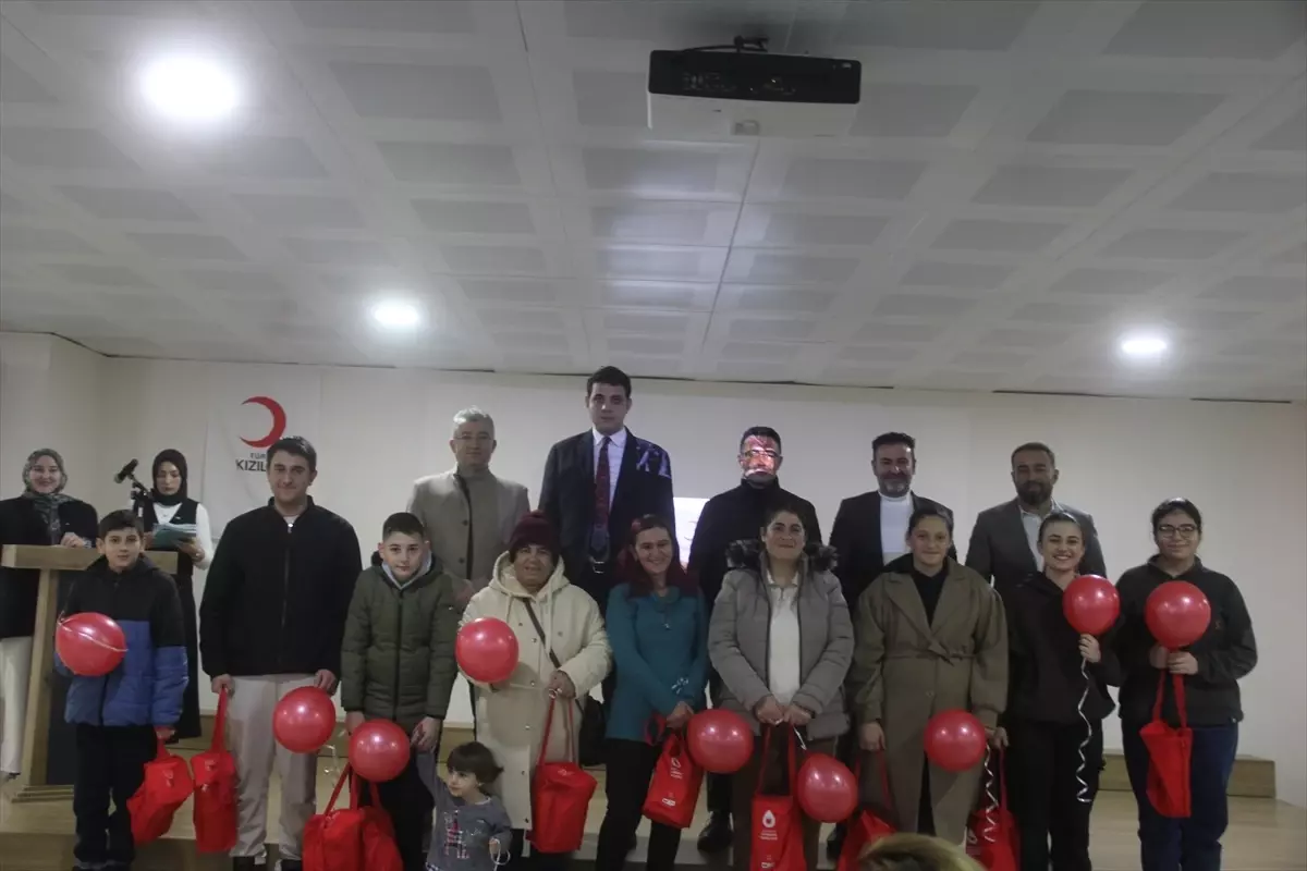 Zara\'da Kızılay Gönüllü Buluşması