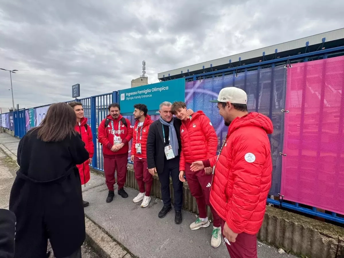 Bakan Bak, Kış Olimpiyatları\'nda Milli Takım\'ı Ziyaret Etti