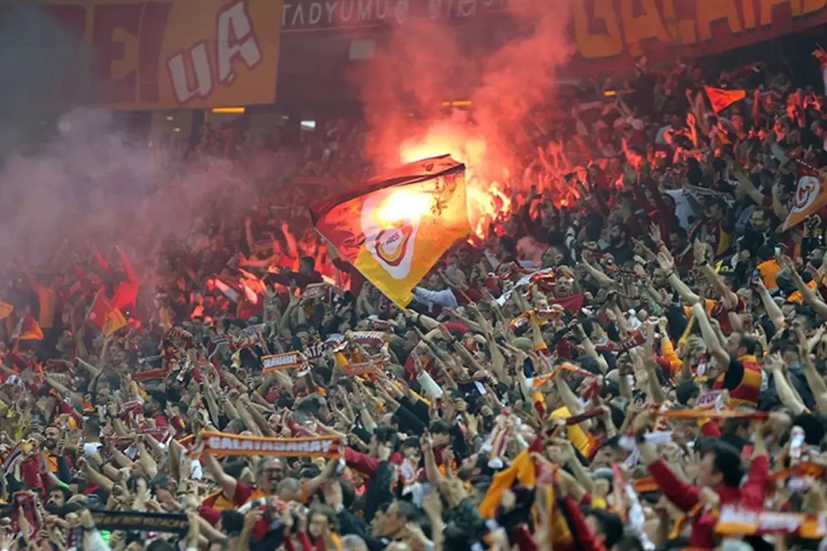 Galatasaray\'da tepki çeken ayrılık! Taraftar çıldırdı
