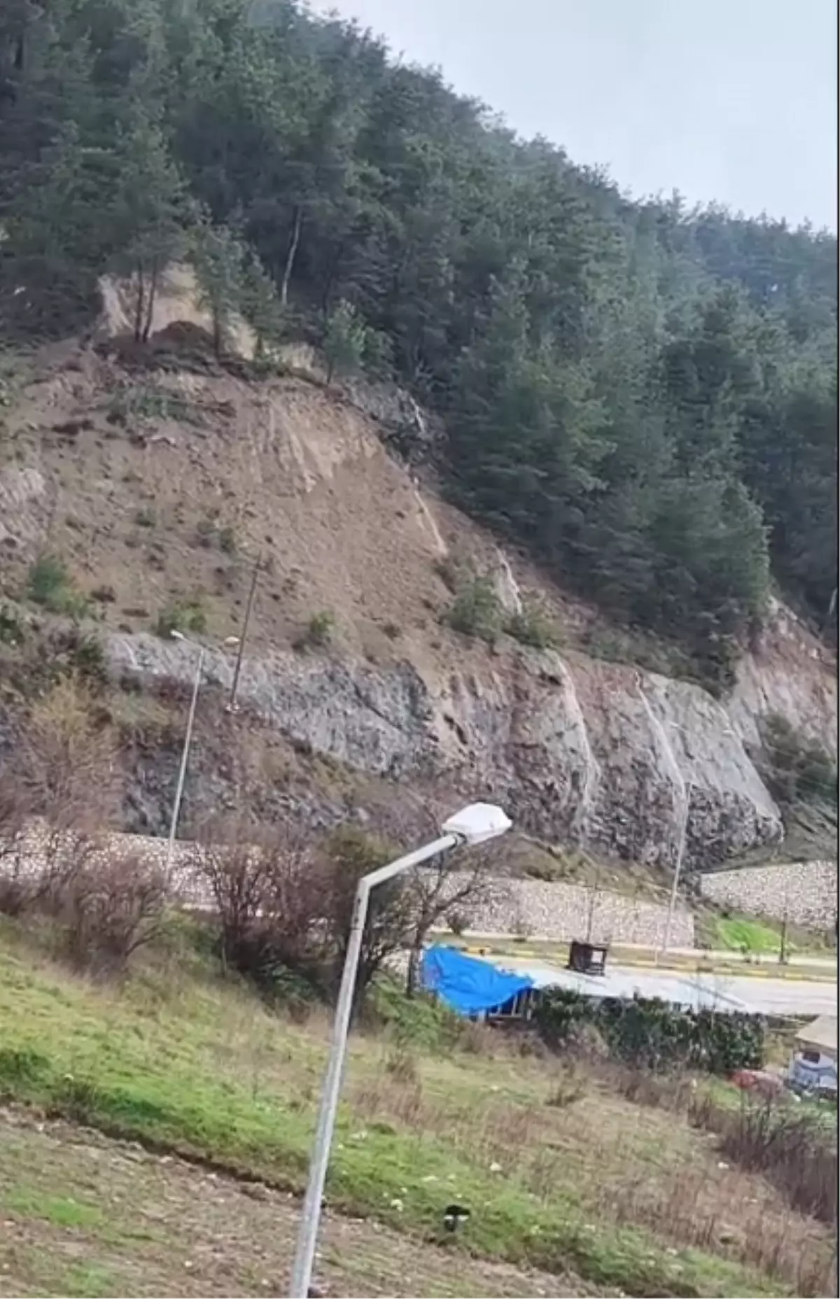 Yayladağı\'nda Şiddetli Sağanak Sele Yol Açtı