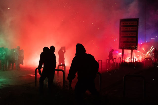 İtalya'da Milano-Cortina Kış Olimpiyat Oyunları'na karşı düzenlenen protestoda olaylar çıktı