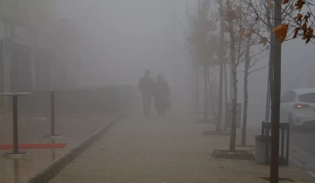 Öğlen saatinde hava bir anda karardı, kimse birbirini göremedi