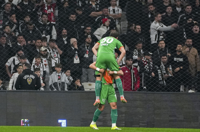 Beşiktaş, 2 farklı geriye düştüğü maçta sahadan 1 puanla ayrıldı