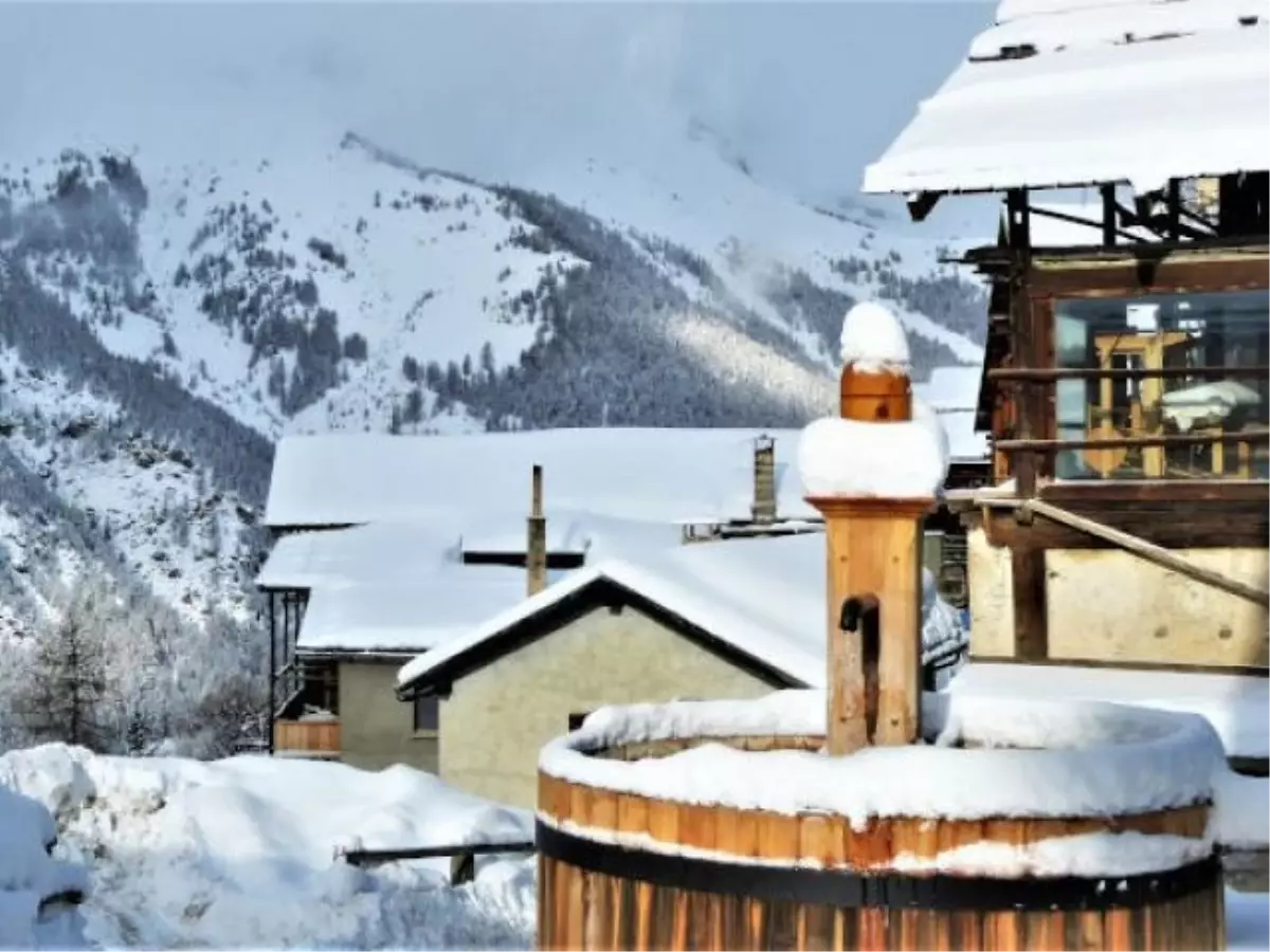 Fransa\'da Çığ Faciası: 2 Kayakçı Hayatını Kaybetti