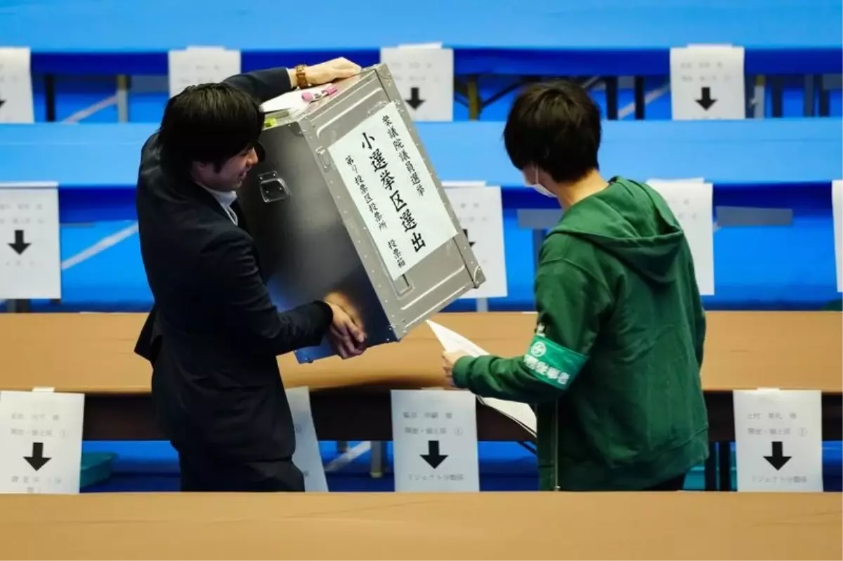 Japonya\'da Seçim: Takaichi\'nin Partisi Önde