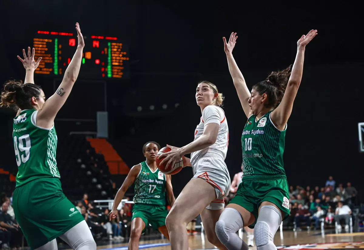 ÇBK Mersin, Nesibe Aydın\'ı Yendi!