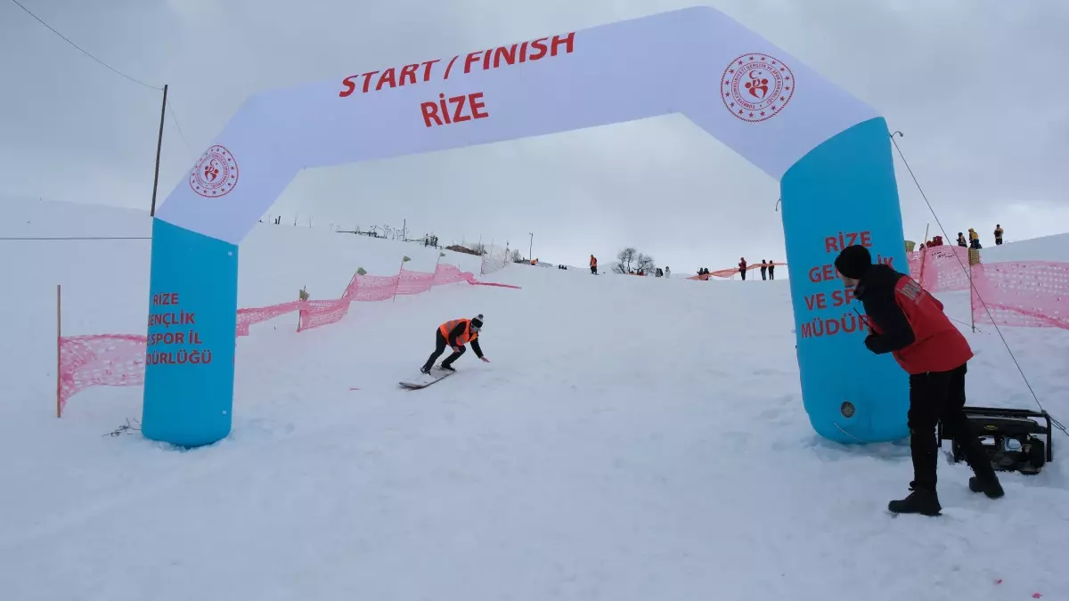 İkizdere\'de Petranboard Kayak Yarışları