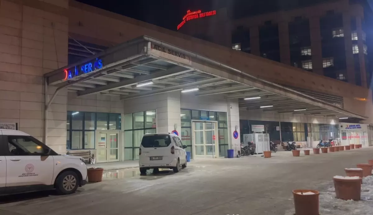 Siirt\'te Taşlı Sopalı Kavga: 15 Yaralı