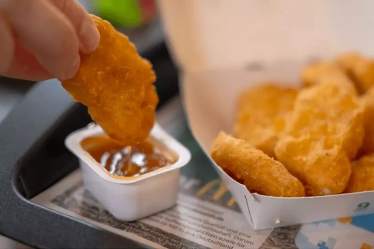Tek kullanımlık sos paketleri tarih oluyor! Fast-food restoranlarını sarsacak karar