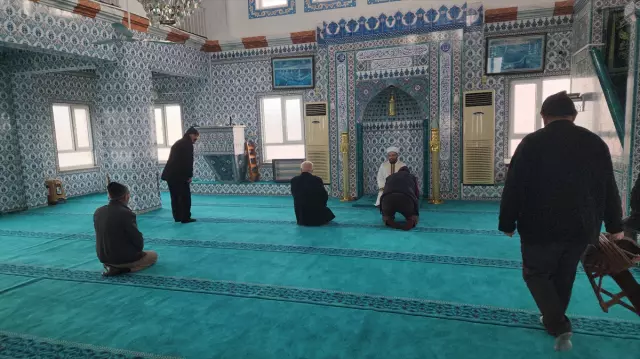 Amasya'da yolcular köy camisinde kullandıkları ısıtıcının elektrik parasını notla bıraktı