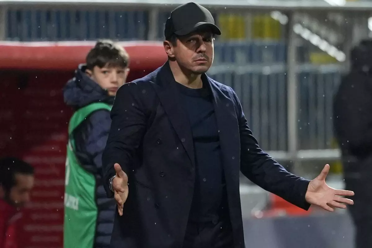 Ayrılık adım adım yaklaşıyor! Emre Belözoğlu\'nun Kasımpaşa\'sı 48 dakika 10 kişi oynayan rakibine de kaybetti